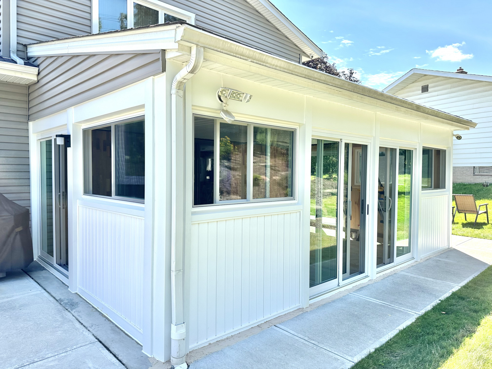Sunroom addition in Independence, OH, designed for comfort and seasonal enjoyment.